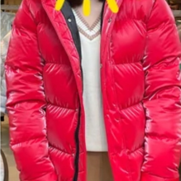 ARITZIA SUPERPUFFF IN CATALINA RED - Picture 3 of 6